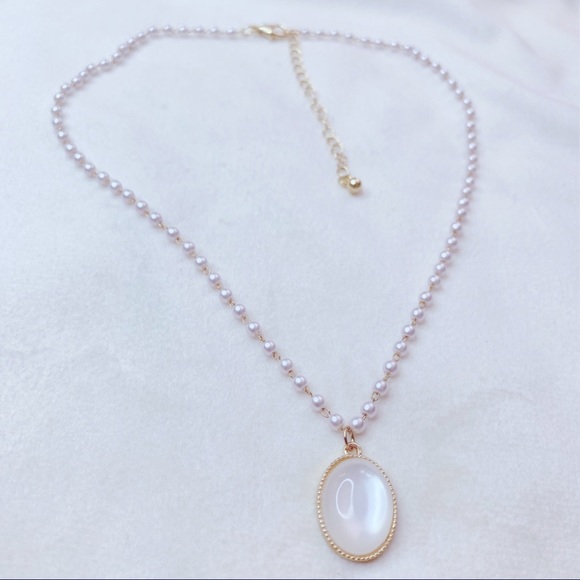 ❤️Seller’s Pick❤️ ❣️$25/3❣️ White Moonstone Pendant Faux Pearls Chain Necklace - Picture 5 of 11